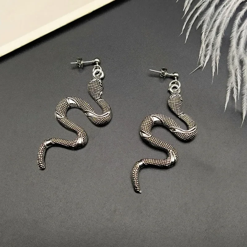 Модні сережки Snake змія у вигляді змії в стилі панк готика рок