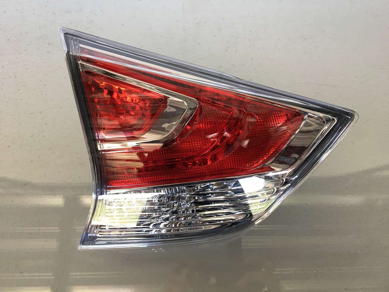 Ліхтар NISSAN X-TRAIL 2014-2016 внутрішній лівий 26555-4BA1A