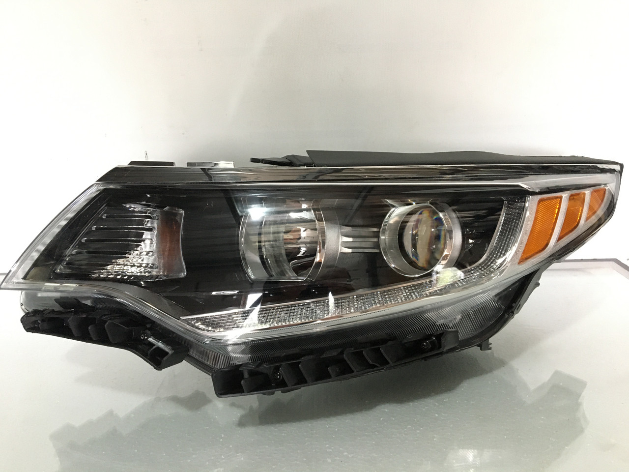 Фара галоген ДХО Led ліва Kia Optima 2016-2018 USA 92101D5000 жовтий куточок