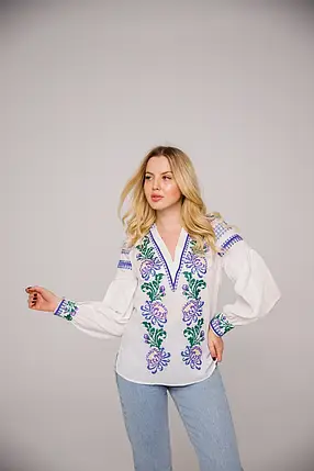 Жіноча вишиванка Айстра з квітковим орнаментом хрестиком у синьо-зелених тонах на білому льоні, фото 1