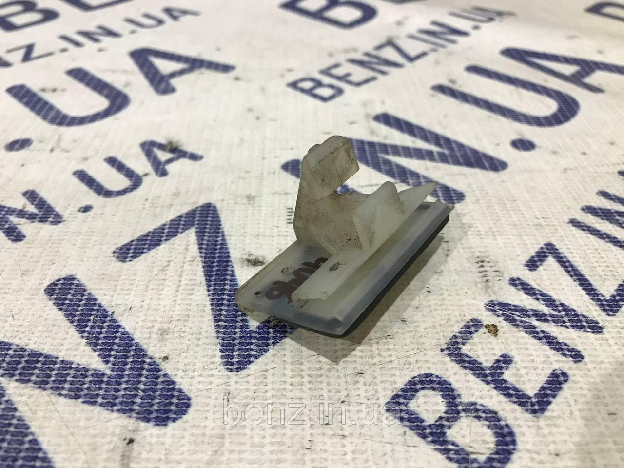 Кліпса порогу Mercedes W204, S204 A0009914371