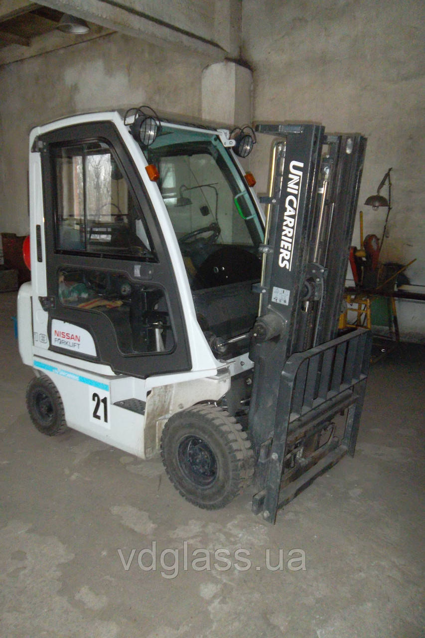 Лобове скло на вилочний навантажувач Nissan Forklift триплекс