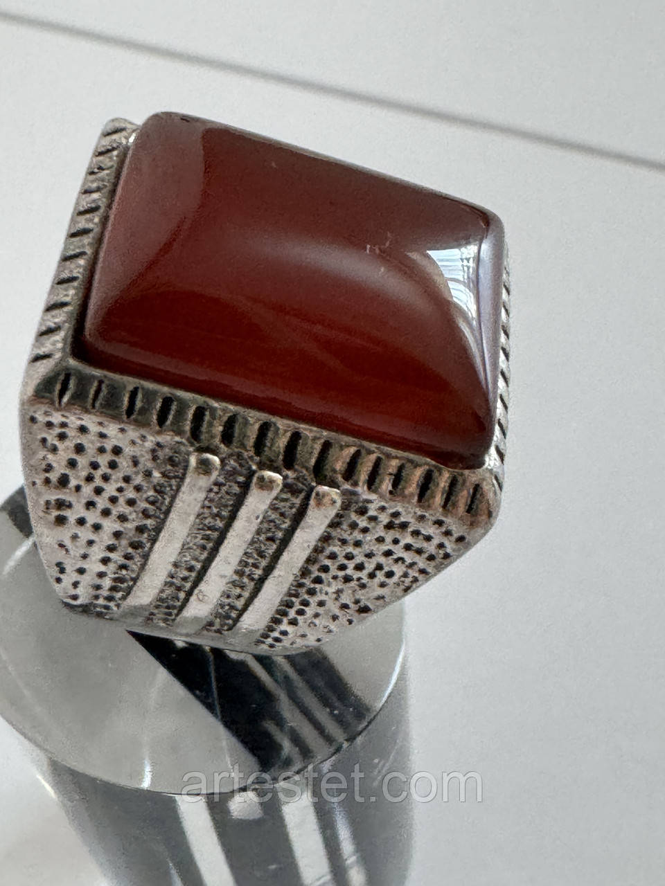 Кільце із сердоликом