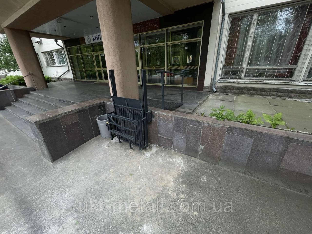 Вертикальний підіймач для інвалідів