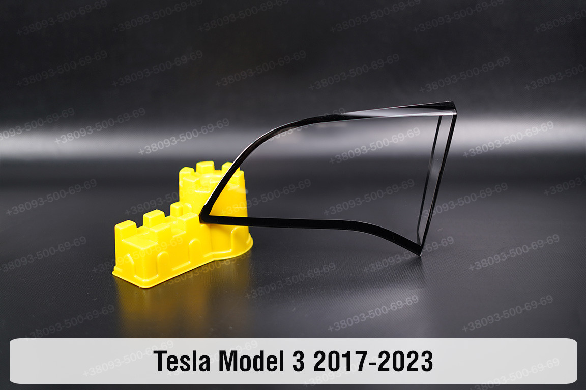 Скло заднього ліхтаря внутрішнє у кришці багажника Tesla Model 3 (2017-2023) праве