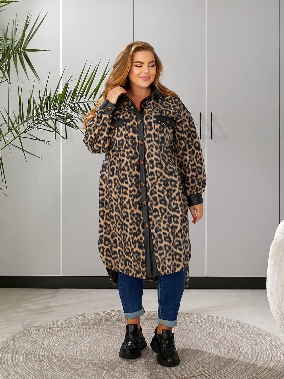 Женская длинная леопардовая рубашка большого размера plussize 48-58 флис с вставками эко кожи на пуговицах, фото 1