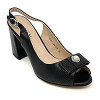 Жіночі шкіряні босоніжки чорного кольору на каблуку з прикрасою Elpasso 81227-c26-315 чорн. розмір 36