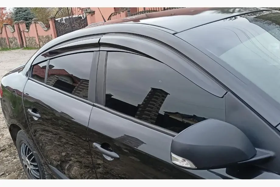 Вітровики, дефлектори вікон Renault Fluence 2009-> (скотч) Sunplex