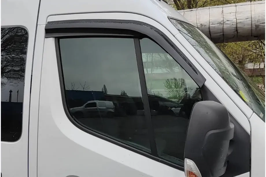 Вітровики, дефлектори вікон Renault Master III 2010-> (скотч) Sunplex