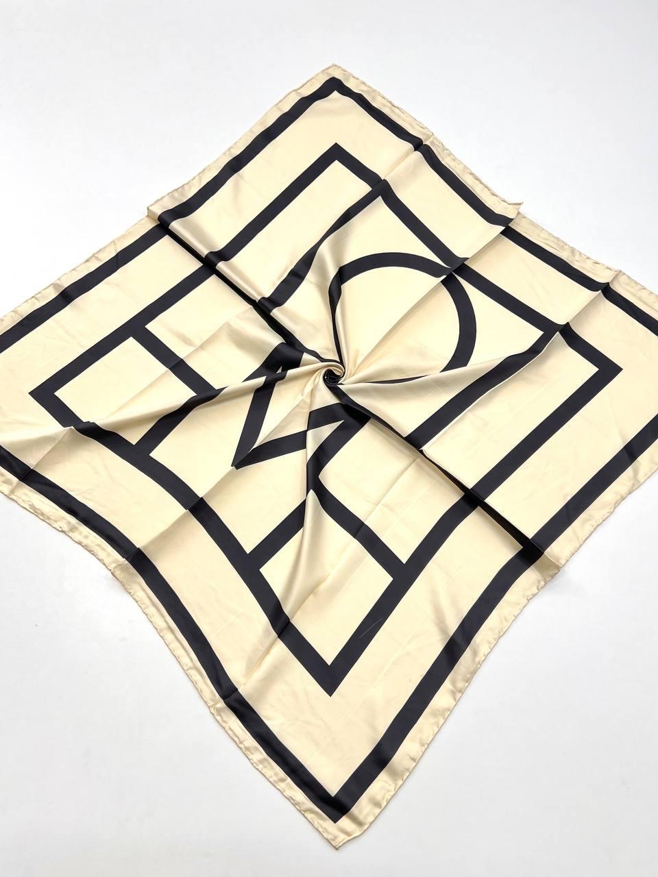 Шовкова хустка Uo mo 90*90 см світлий бежевий ручна обробка краю