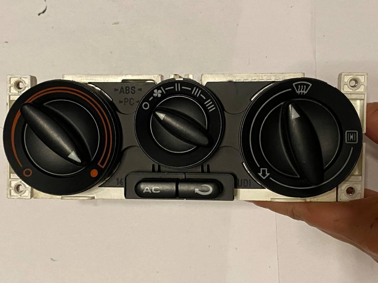 Панель кондиціонера Valeo Seat 1M0 820 045 A / 1M0820045A, фото 1