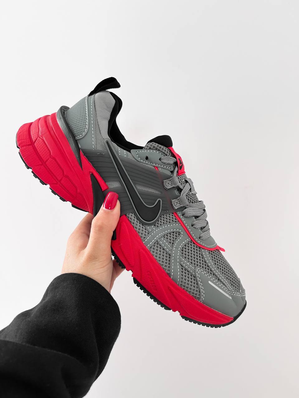 Чоловічі Кросівки Nike V2K Runtekk Red Graphite Grey / Найк В2К Рантек Графіт Сірі з Червоним