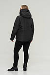 Куртка демісезонна великих розмірів чорна з капюшоном батал, фото 2