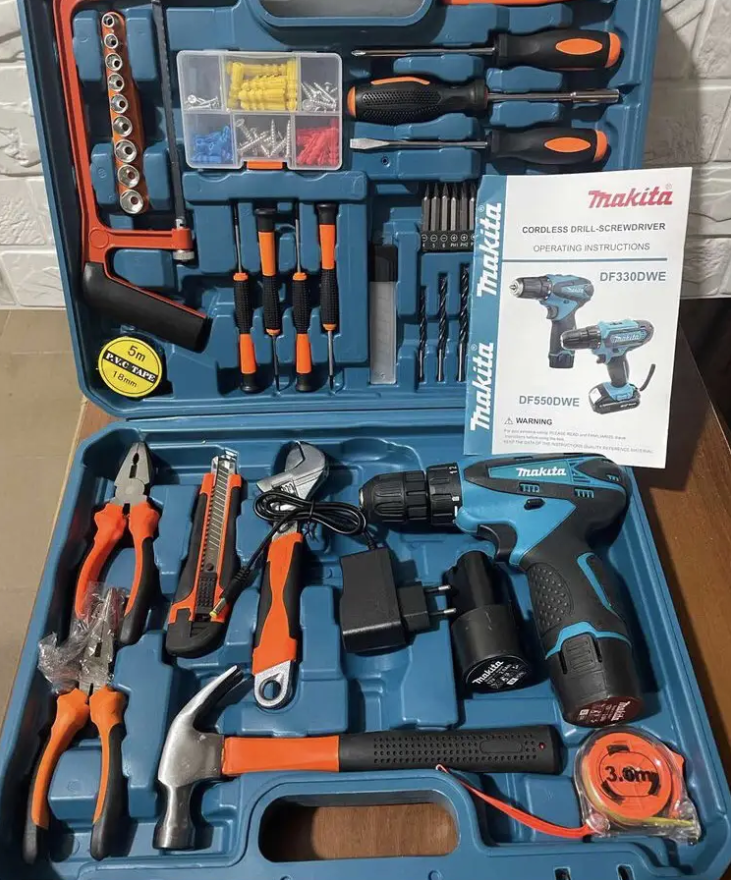 Шурупокрут Makita DF 330 DWE (12 V, 2 Ah), з набором інструментів у кейсі, акумуляторний шурупокрут Макіта