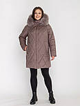 Жіночий зимовий пуховик з хутром на капюшоні, фото 3