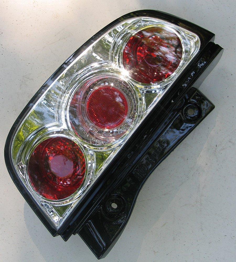 Nissan Micra - оптика задня хром (NMC01-00-2-E-00)