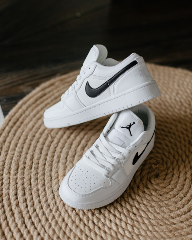 Жіночі кросівки Nike Air Jordan 1 Low White Найк Джордан білі низькі шкіряні кеди