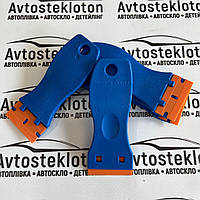 Скребок пластиковий для лез 3,8 см TM-207