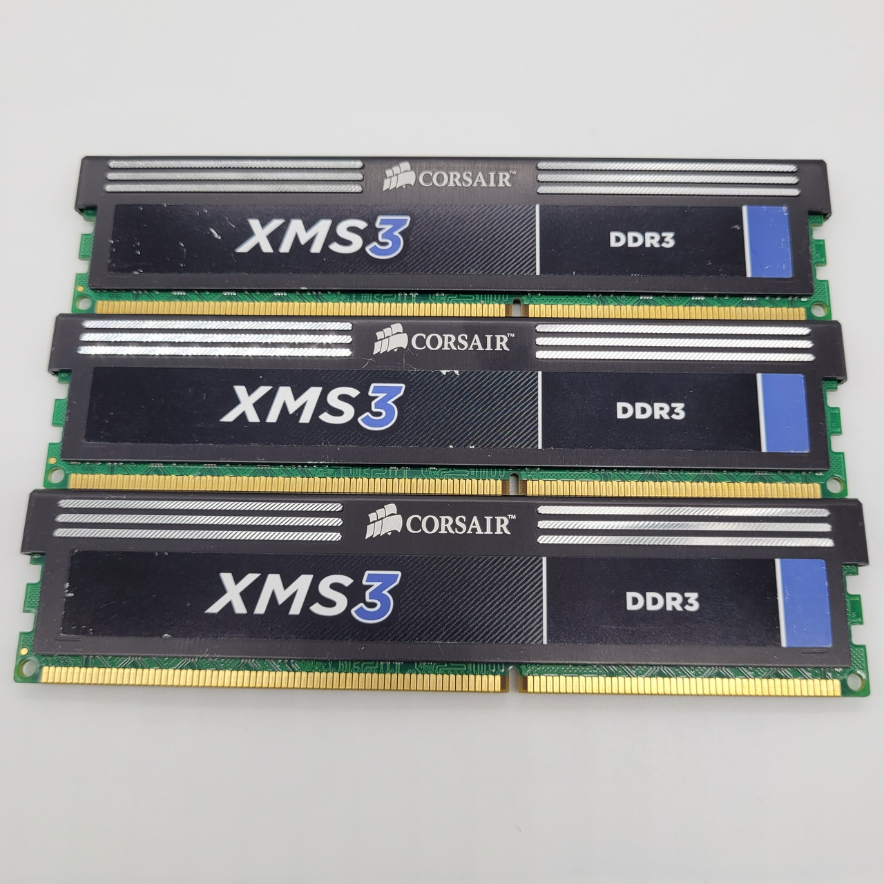 Ігрова оперативна пам'ять Corsair XMS3 DDR3 12Gb 1333MHz PC3-10600U 2R8 CL9 (CMX12GX3M3A1333C9) Б/В