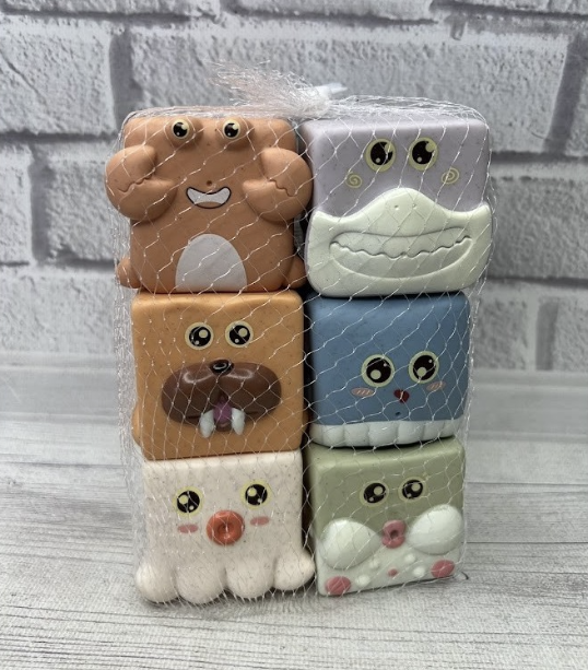 Розвиваючі текстурні кубики-тварини 638-64 в сітці, 2 види.