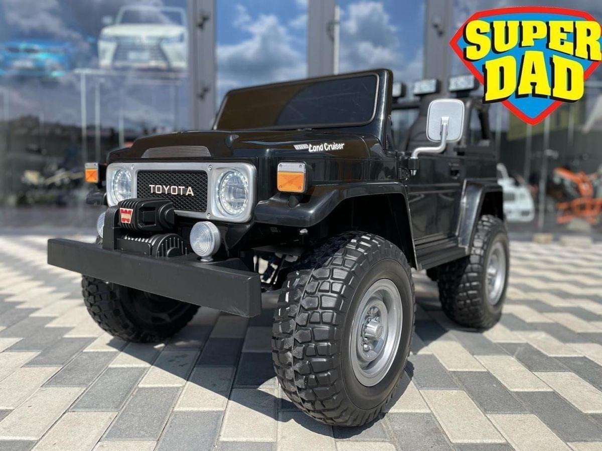 Дитячий електромобіль на акумуляторі Джип Toyota M 4968 з пультом радіокерування для дітей 3-8 років чорний