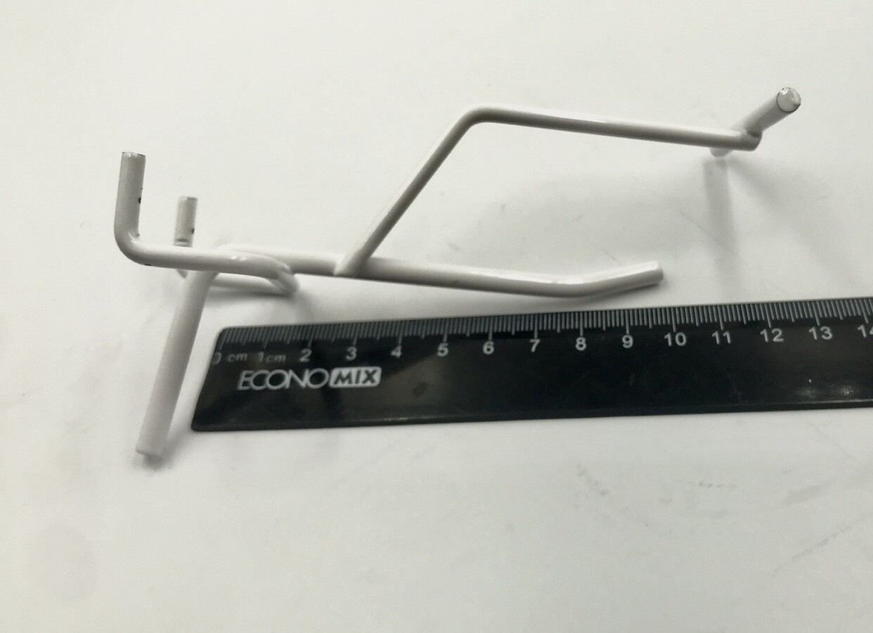 Гачок 100 мм одинарний металевий на перфорацію (крок 45 мм) білий