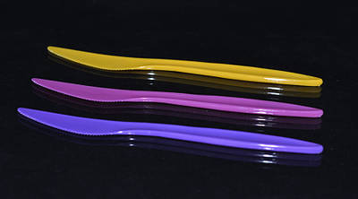 Ніж одноразовий пластиковий 190 мм для фуршетів та банкетів різнокольорові
упаковка 1000шт