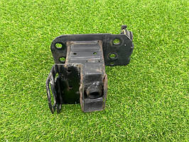 Кронштейн підсилювача бампера AUDI Q7 4L 3.6 2007 перед. прав. (б/у)