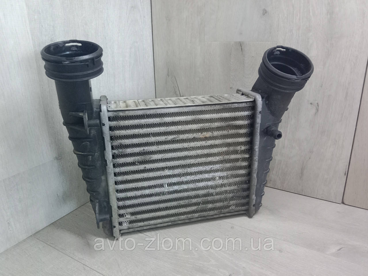 Радіатор інтеркулера Volkswagen Passat B5, Пасат Б5 1,9 TDI. 8D0145805C.