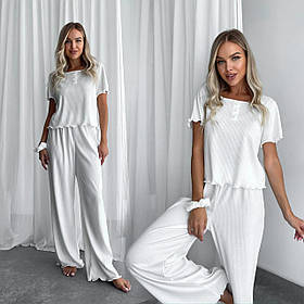 Молочний жіночий домашній костюм із трикотажу в рубчик: топ, штани та гумка для волосся