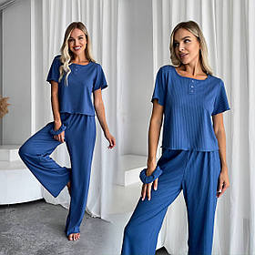 Синій жіночий домашній костюм із трикотажу в рубчик: топ, штани та гумка для волосся