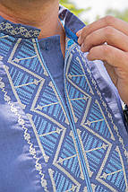 Π§ΠΎΠ»ΠΎΠ²ΡΡΠ° Π²ΠΈΡΠΈΠ²Π°Π½ΠΊΠ° Π· Π³Π΅ΠΎΠΌΠ΅ΡΡΠΈΡΠ½ΠΎΡ Π²ΠΈΡΠΈΠ²ΠΊΠΎΡ Ρ Π²ΡΠ΄ΡΡΠ½ΠΊΠ°Ρ
Π±Π»Π°ΠΊΠΈΡΠ½ΠΎΠ³ΠΎ ΠΊΠΎΠ»ΡΠΎΡΡ Π½Π° ΡΠΊΠ°Π½ΠΈΠ½Ρ ΡΠ½Π΄ΠΈΠ³ΠΎ Π· Π±Π»ΠΈΡΠΊΠ°Π²ΠΊΠΎΡ, ΡΠΎΡΠΎ 2