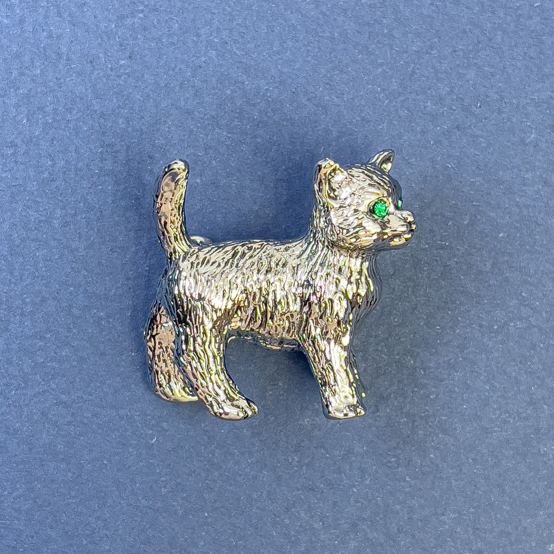 Брошка Кішка зелені стрази сріблястистий метал 27х28мм+-, фото 1