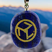 Кулон-амулет из лазурита "Трискелион"