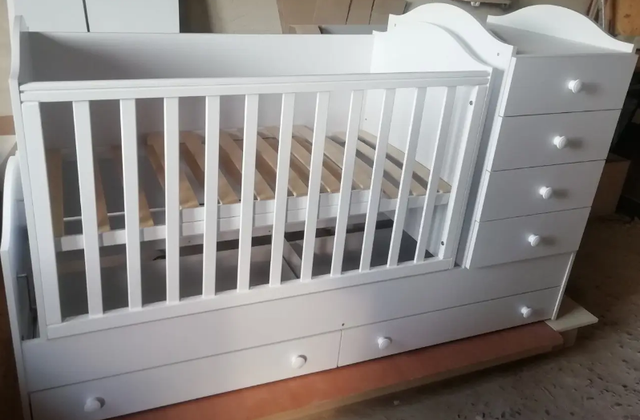 Дитяче ліжечко-трансформер з комодом, ящиками і маятником 3в1 