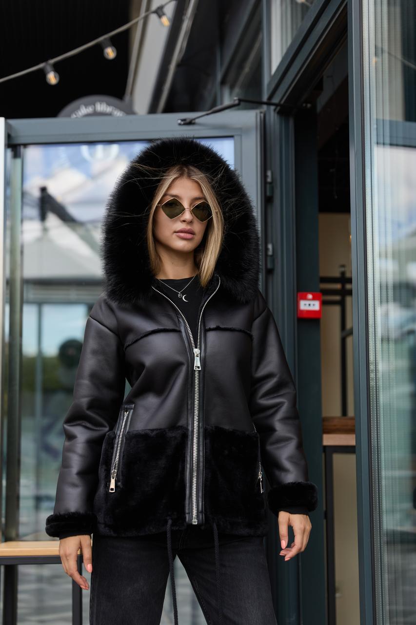 Комбінована коротка дублянка з капюшоном прикрашеним еко хутром лисиці, фото 1