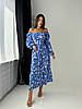 Синя ніжна і легка жіноча романтична приталена сукня міді з софту з розрізом по нозі Квітковий Принт, фото 3