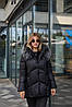 Зимова жіноча тепла зручна куртка пуховик чорного кольору, фото 3