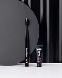 НАБІР: ВІДБІЛЮЮЧА ЗУБНА ПАСТА CURAPROX BLACK IS WHITE, 10 МЛ + ЗУБНА ЩІТКА CURAPROX ULTRA SOFT