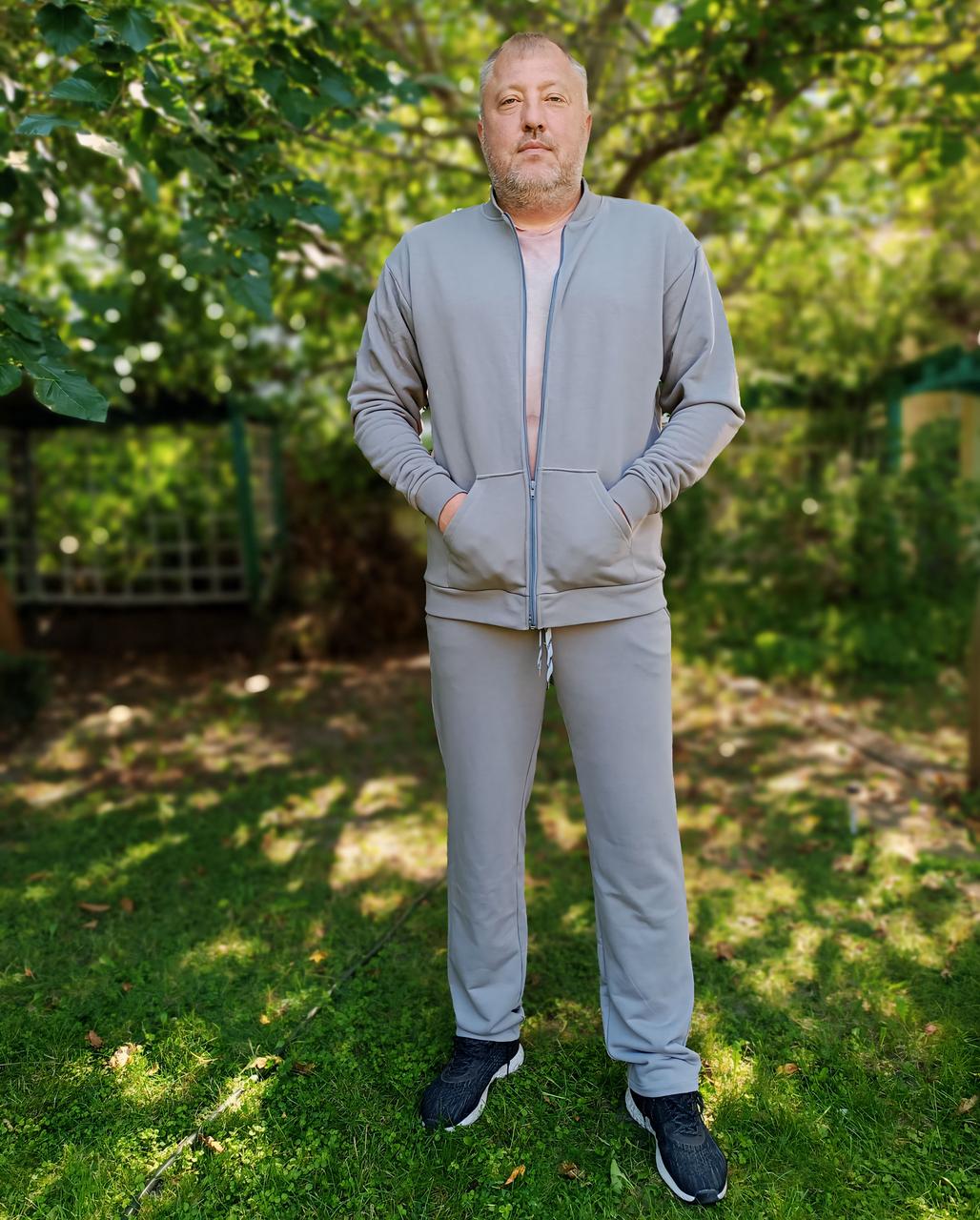 Чоловічий спортивний костюм