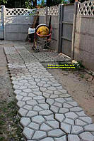 Есть также возможность делать дорожки шириной в две формы. Специальная форма позворляет стыковать их под лютым углом.