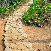 Такая дорожка украсит любой участок.