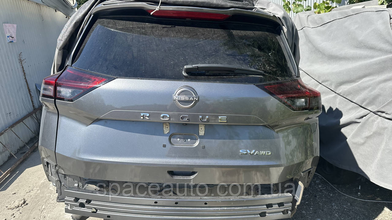 Крышка багажника nissan rogue t33. 2021-2024 год б/у оригинал код цвета kad ( серая) в отличном состоянии без дефектов