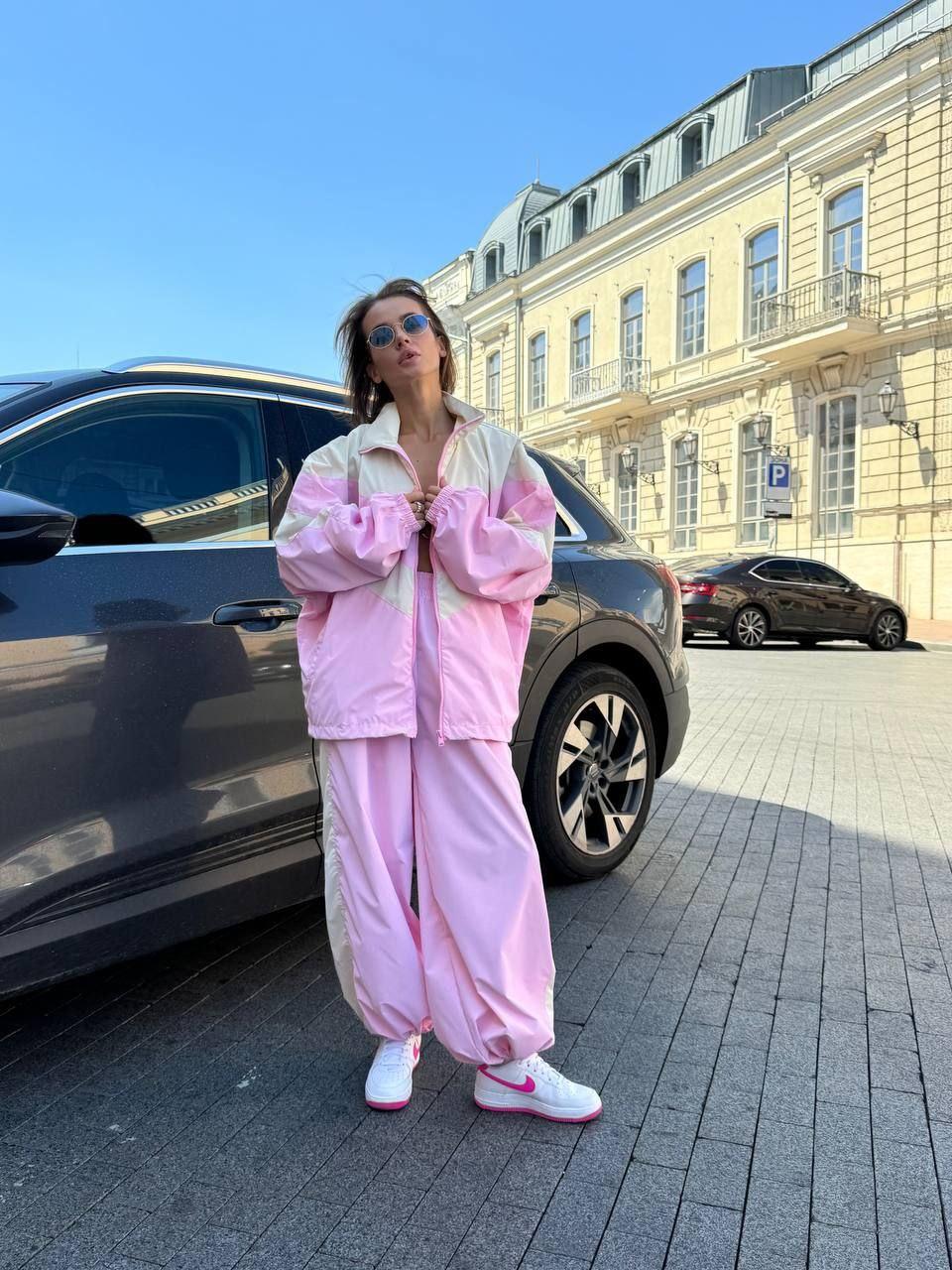 Жіночий стильний спортивний костюм-двійка Санторині кофта штани тканина плащівка оксамит колір рожевий, фото 1