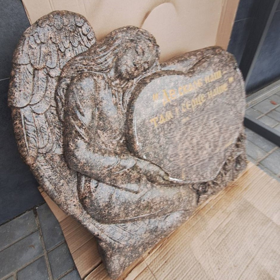 Пам'ятник із ангелом на цвинтар. Об'ємна різьба по каменю 1500*800*160