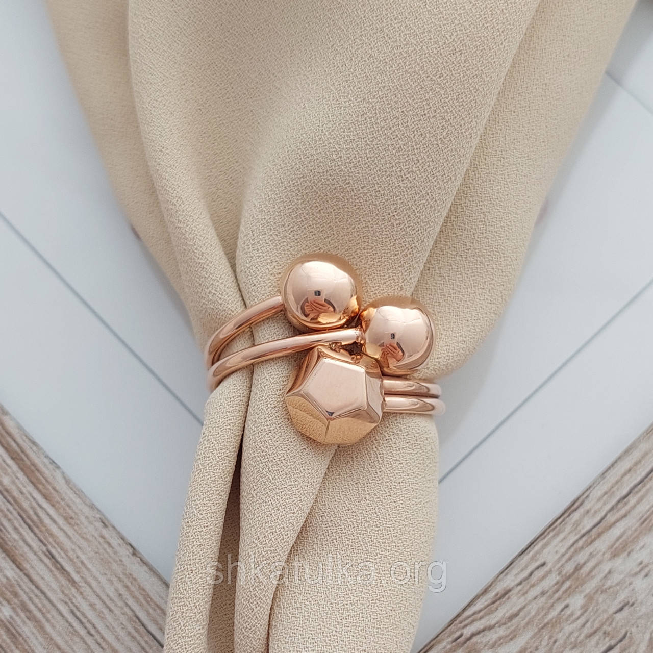 Каблучка золота незамкнута із золотими кульками без каміння 3.86, фото 1