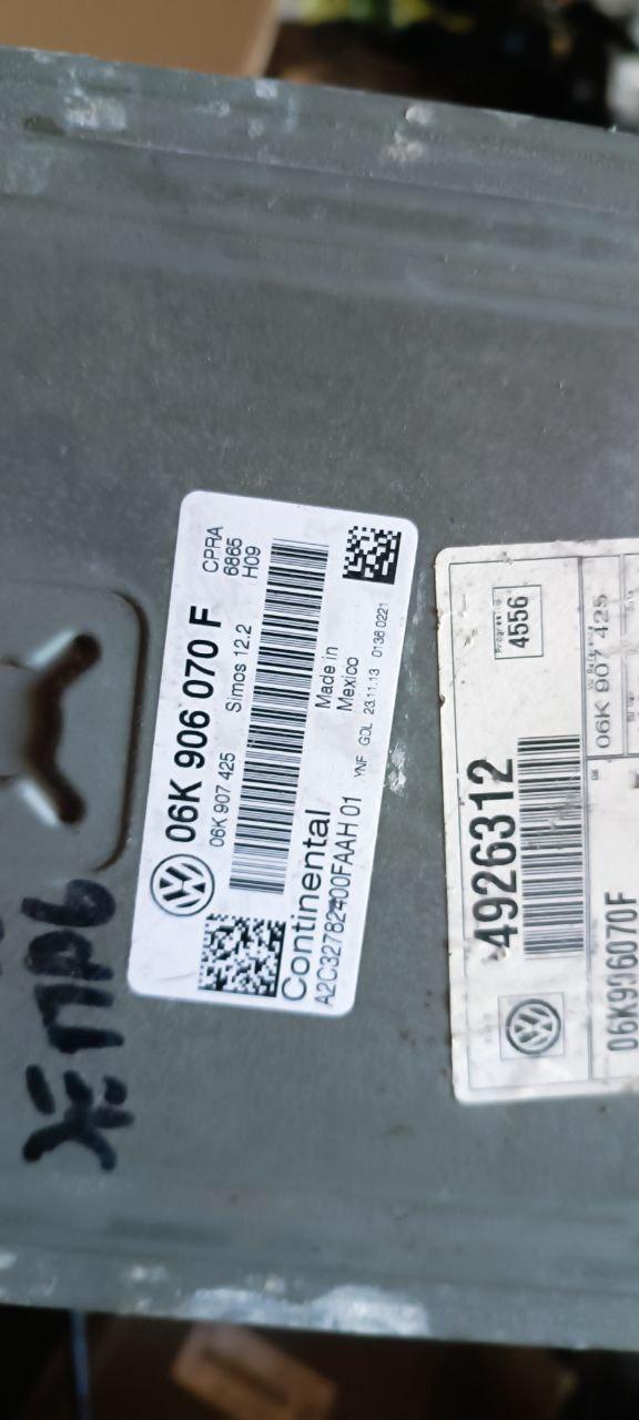 Блок керування двигуном VW 07/11