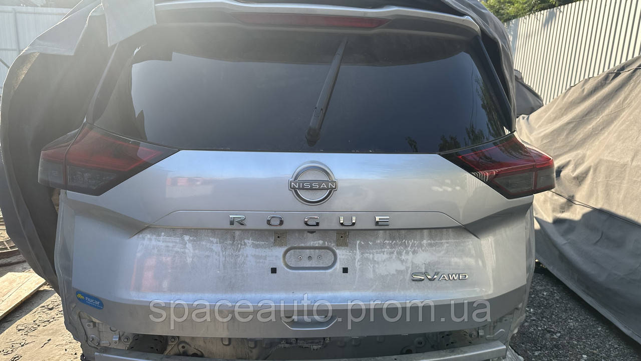 Крышка багажника nissan rogue t33. 2021-2024 год б/у оригинал код цвета K23 ( серебро) в отличном состоянии, фото 1
