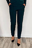 Темно-зелений жіночий костюм: кофта та звужені штани, фото 7