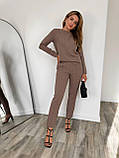 Кавовий жіночий костюм: кофта та звужені штани, фото 4